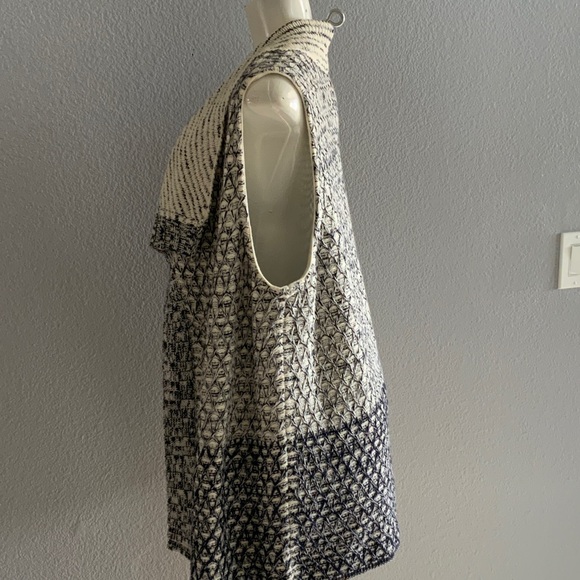 Chico's Black and White Sleeveless Knit Vest - Picture 4 of 5